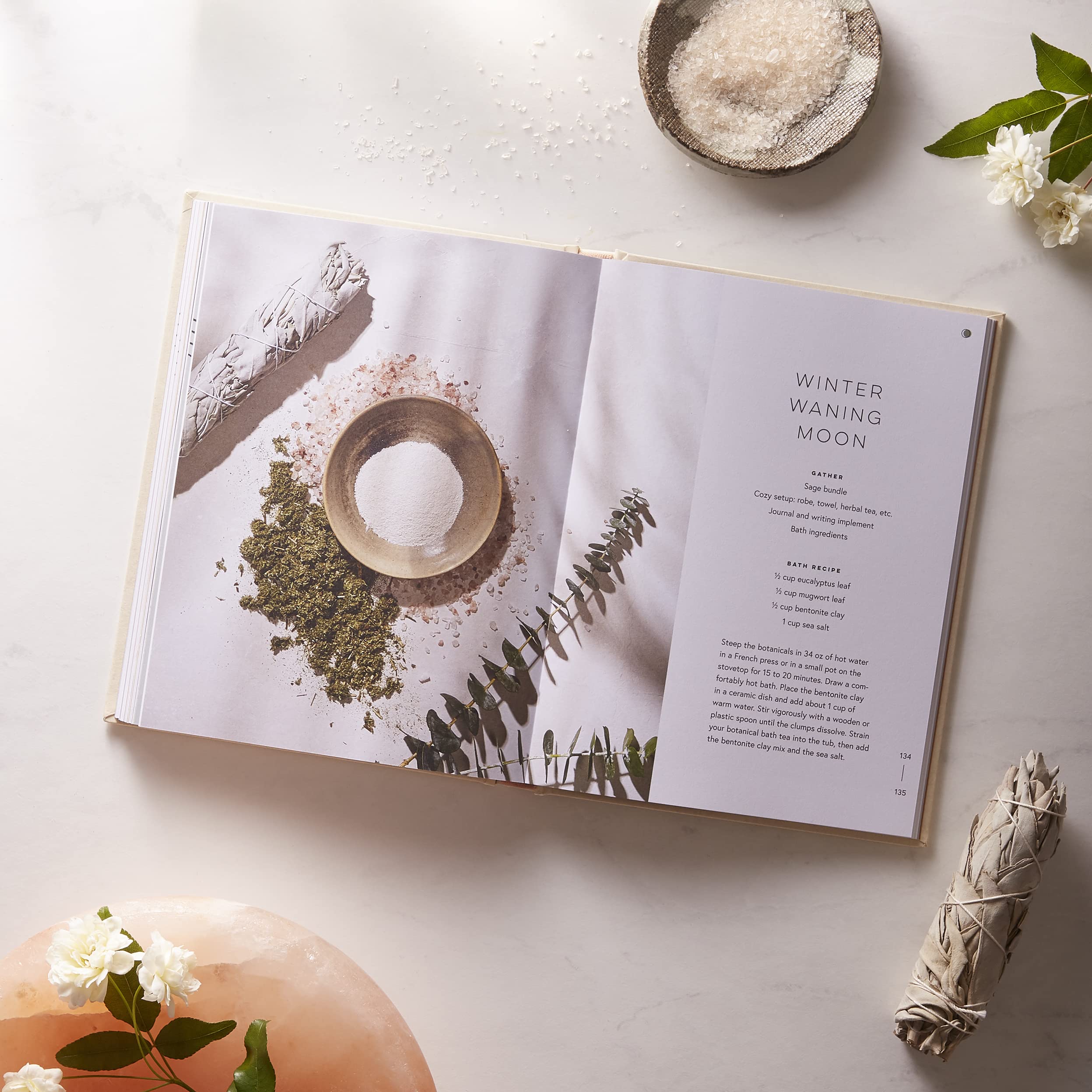 MOON BATH: BATHING RITUALS & RECIPES FOR RELAXATION & VITALITY - Image 4